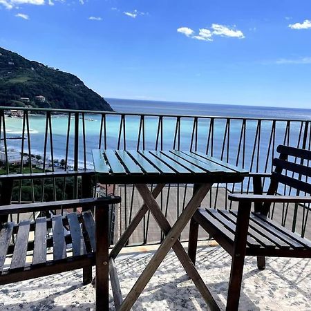 Ocean View Villa With Fast Wi-Fi And Elevator To Town Леванто Экстерьер фото