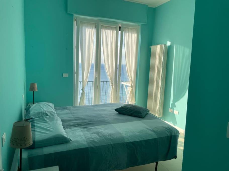 Ocean View Villa With Fast Wi-Fi And Elevator To Town Леванто Экстерьер фото