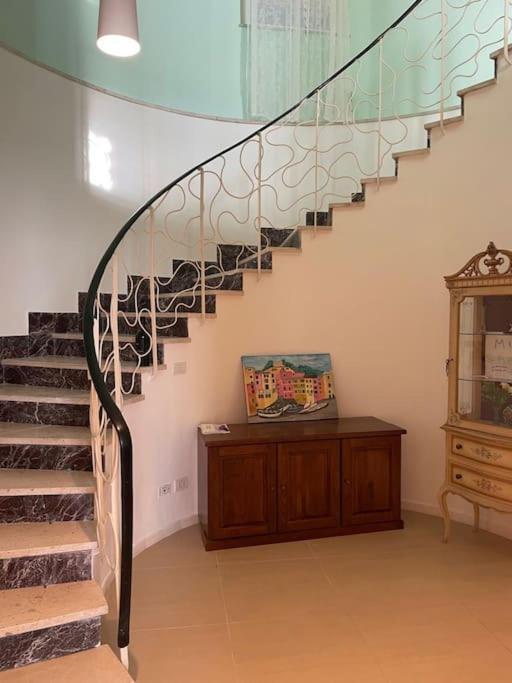 Ocean View Villa With Fast Wi-Fi And Elevator To Town Леванто Экстерьер фото